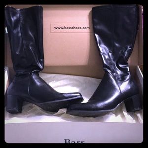 Knee-high Bass and co. Boots